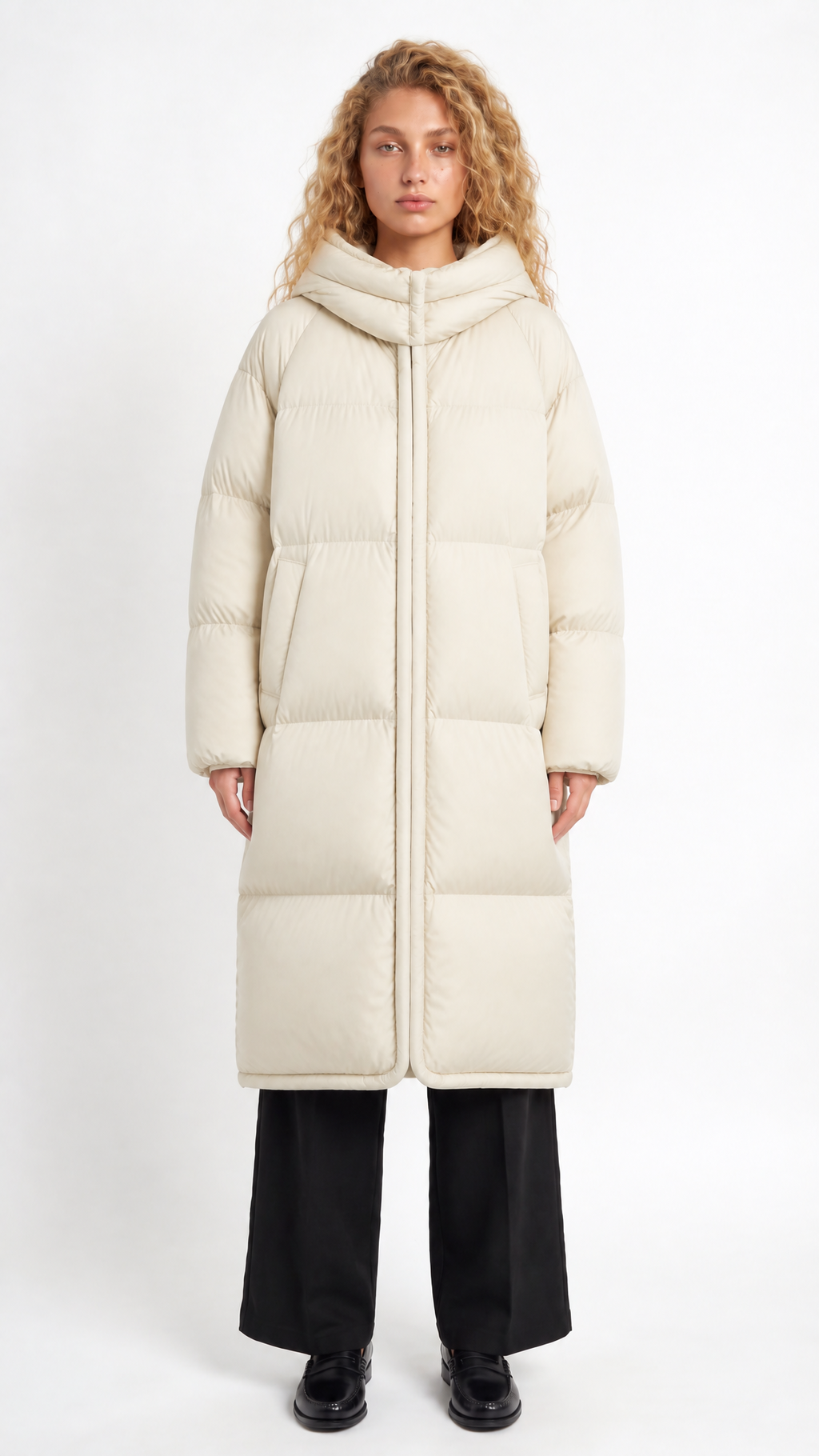 Freya – Lange Daunenjacke mit abnehmbarer Kapuze