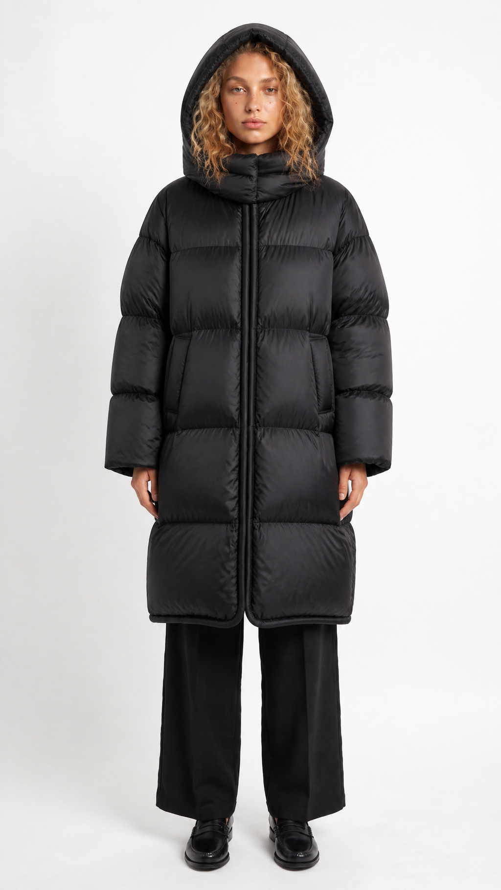 Freya – Lange Daunenjacke mit abnehmbarer Kapuze