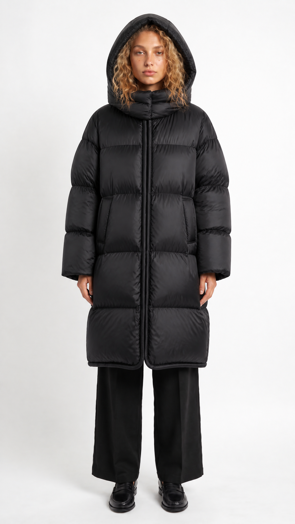 Freya – Lange Daunenjacke mit abnehmbarer Kapuze