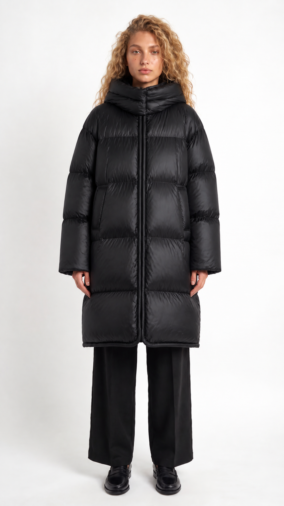 Freya – Lange Daunenjacke mit abnehmbarer Kapuze
